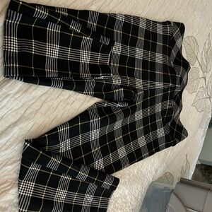 Torrid 1 checked pull on leggings. Black, white and yellow